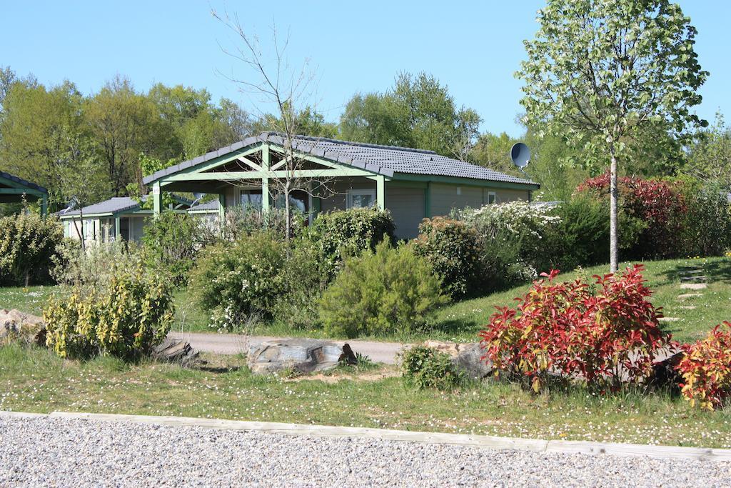 Cottages Du Lac De Miel Beynat Exteriör bild